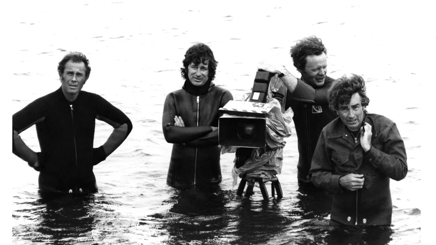 "Tiburon, la Película que Devora el Box Office: Regreso Triunfal y Número 1"