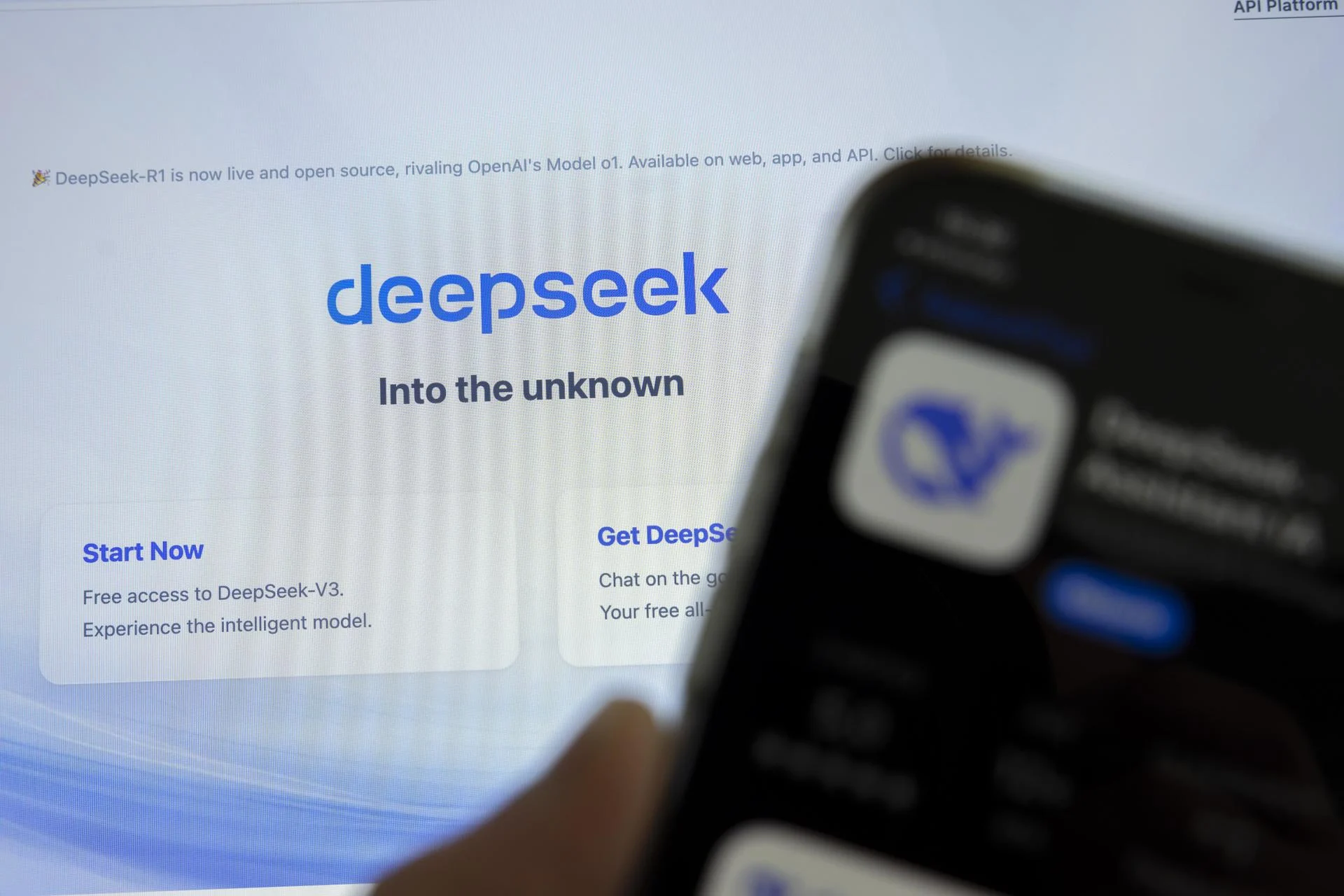 "La vigilancia digital gana terreno en Europa: Belgiacomunica prohibición a empleados de utilizar aplicaciones del sistema chino DeepSeek por riesgos para la seguridad nacional"