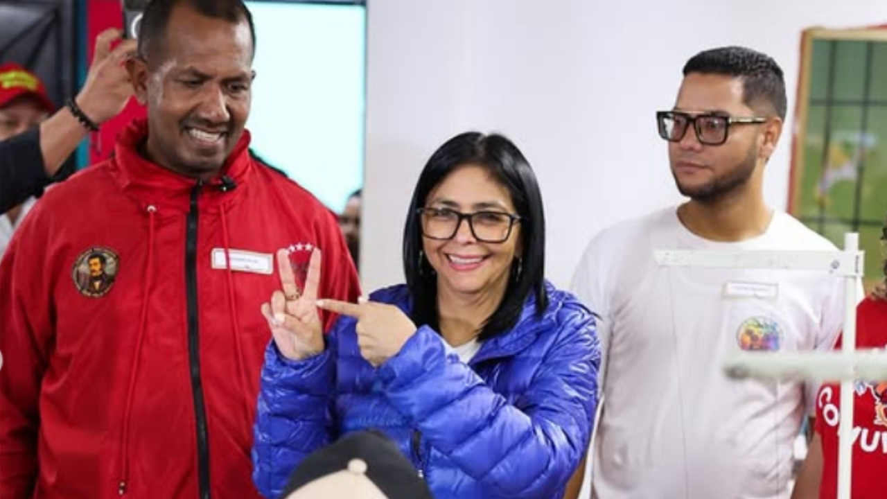 Venezuela en Vuelco: La Presidenta Encargada Apuesta por un Nuevo Momento Político para Sustrair al País del Estancamiento.