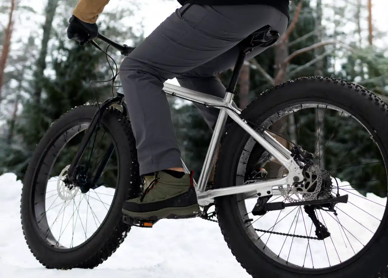 "Nueva restricción en la urbe holandesa: Ámsterdam considera banir las fatbikes de su parque emblemático por preocupaciones sobre seguridad y tráfico"