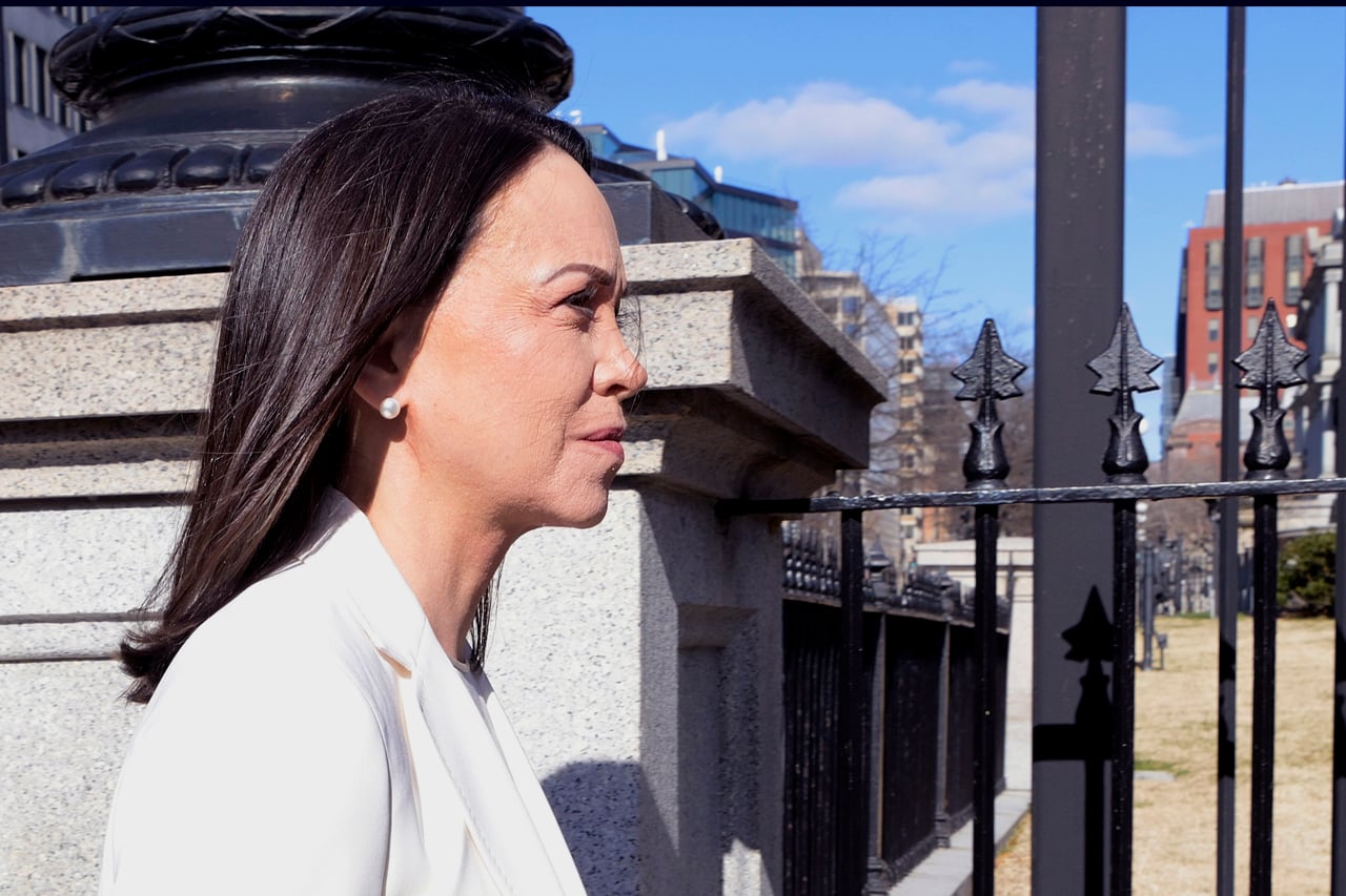 "El embuste diplomático: Trump confiesa relación personal con la líder opositor venezolana María Corina Machado y vincula premio Nobel de la Paz a un supuesto obsequio"