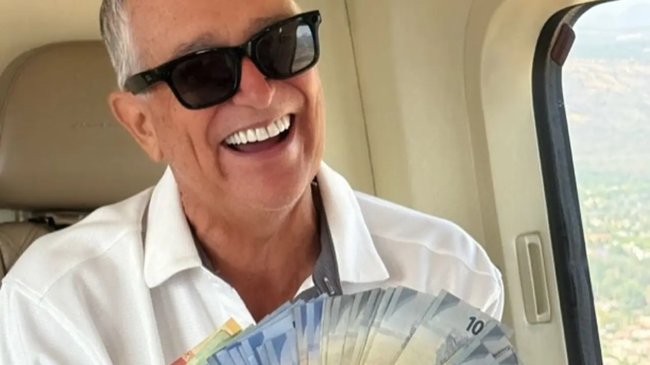 La empresaria Grupo Salinas enfrenta orden del SAT: debe pagar 51 mil millones de pesos en adeudos fiscales